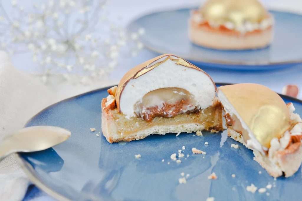 La découpe de la tartelette noisette de Cédric Grolet