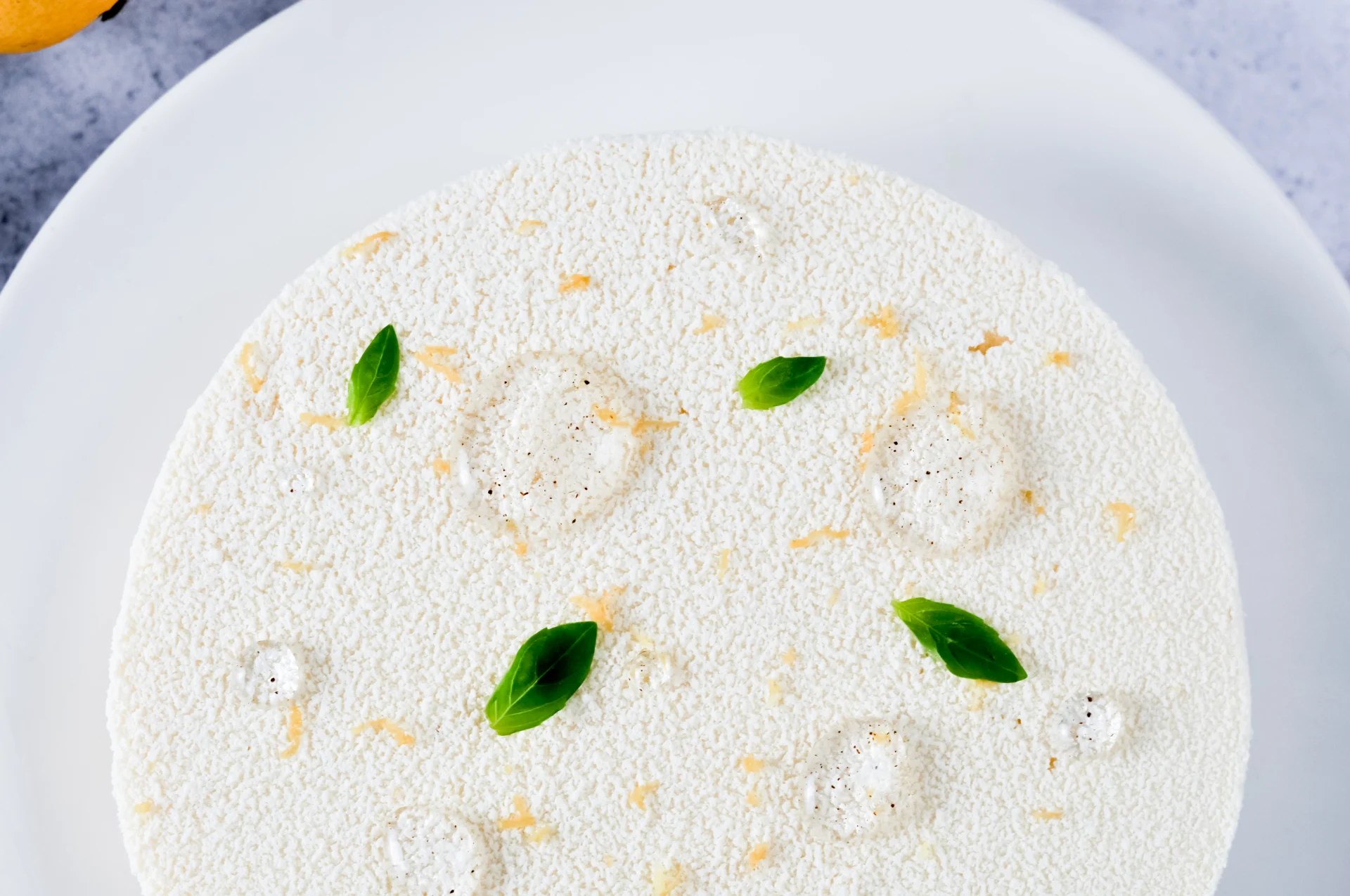 Zoom sur l'entremet citron basilic