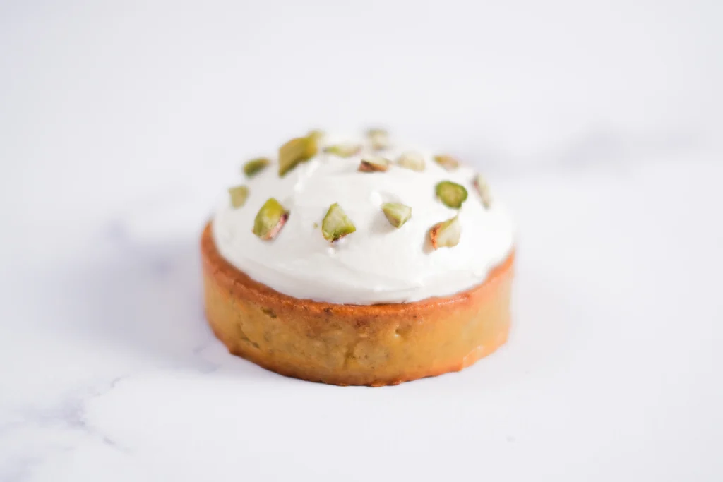 La tartelette à la pistache et fleur d'oranger sans sucre blanc et sans gluten