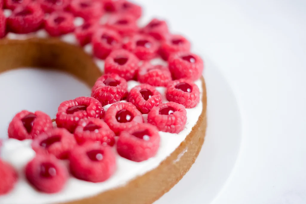 Zoom sur la tarte à la framboise façon Cyril Lignac sans sucre blanc et sans gluten