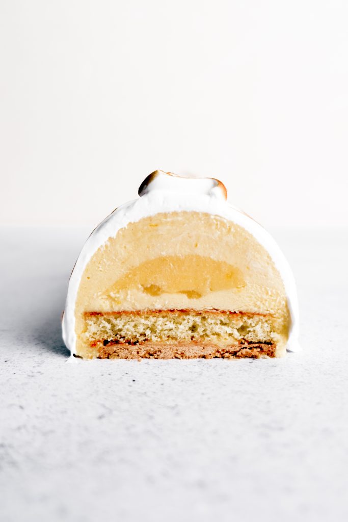 La découpe de la bûche citron meringuée