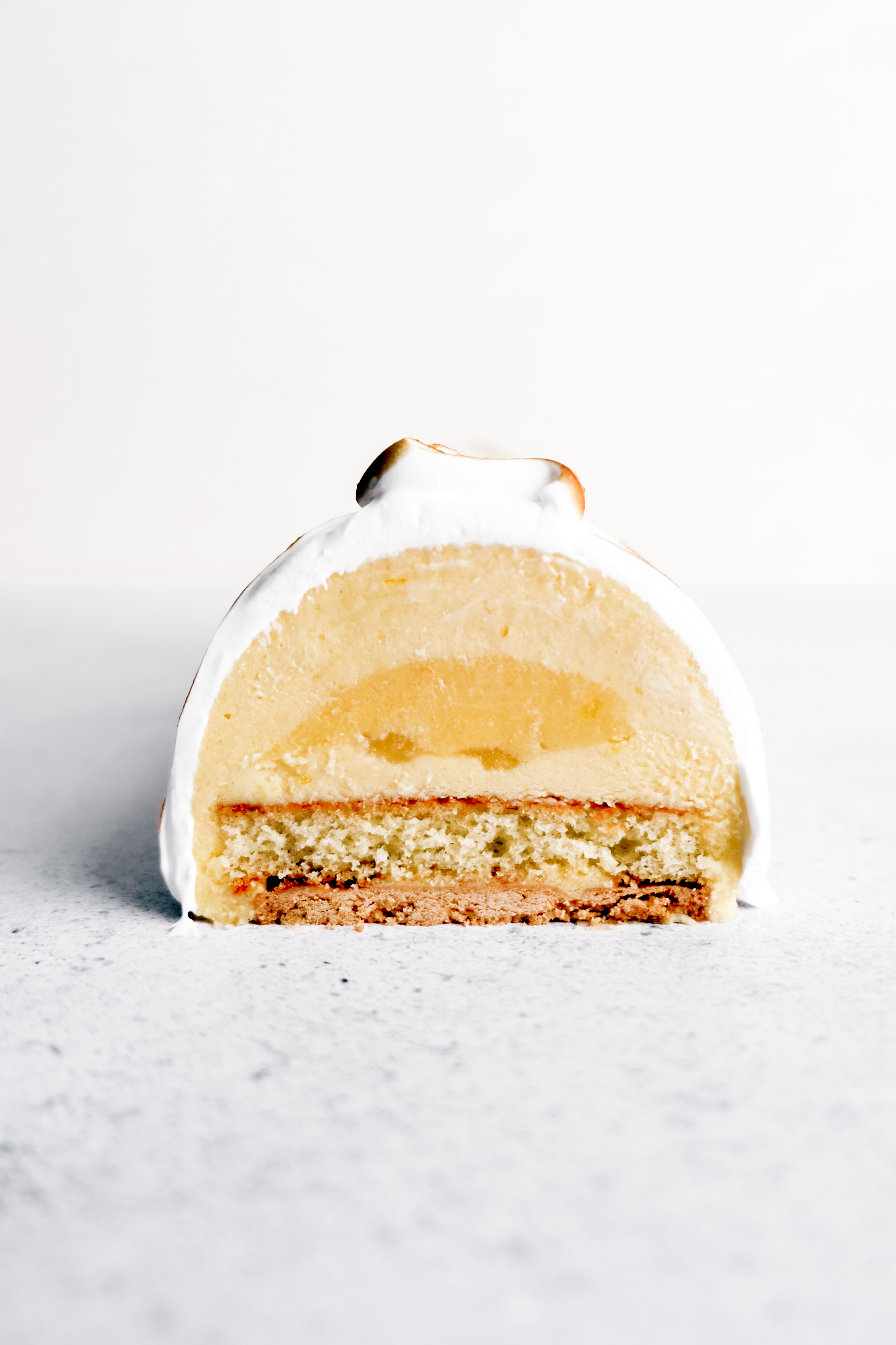 La découpe de la bûche citron meringuée