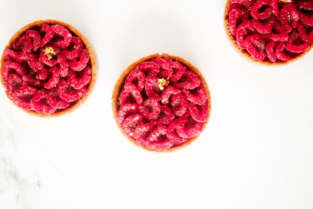 La recette de la tartelette framboises hibiscus sans sucre raffiné et sans gluten