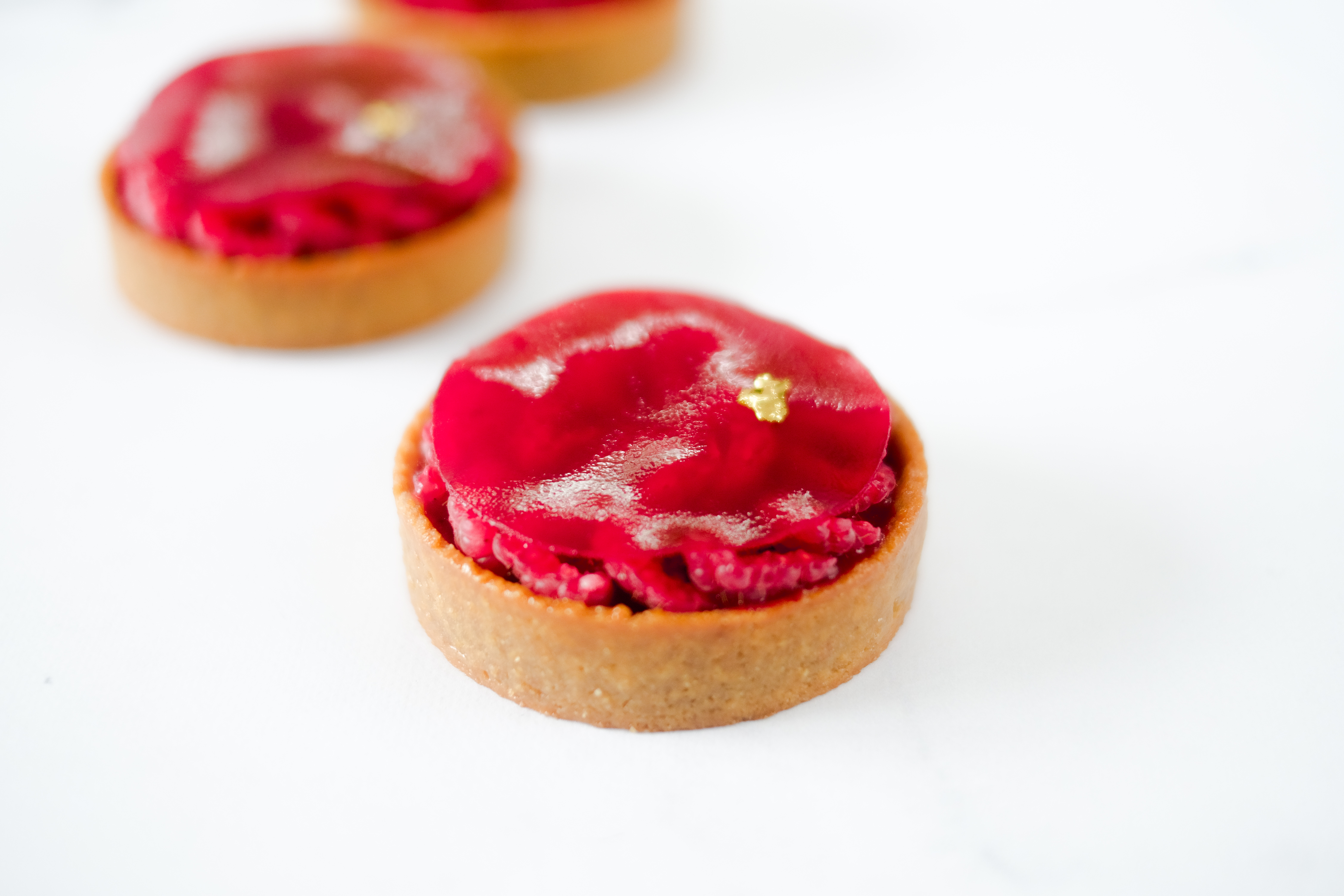 La tartelette framboise hibiscus poivre de Sansho sans sucre blanc et sans gluten